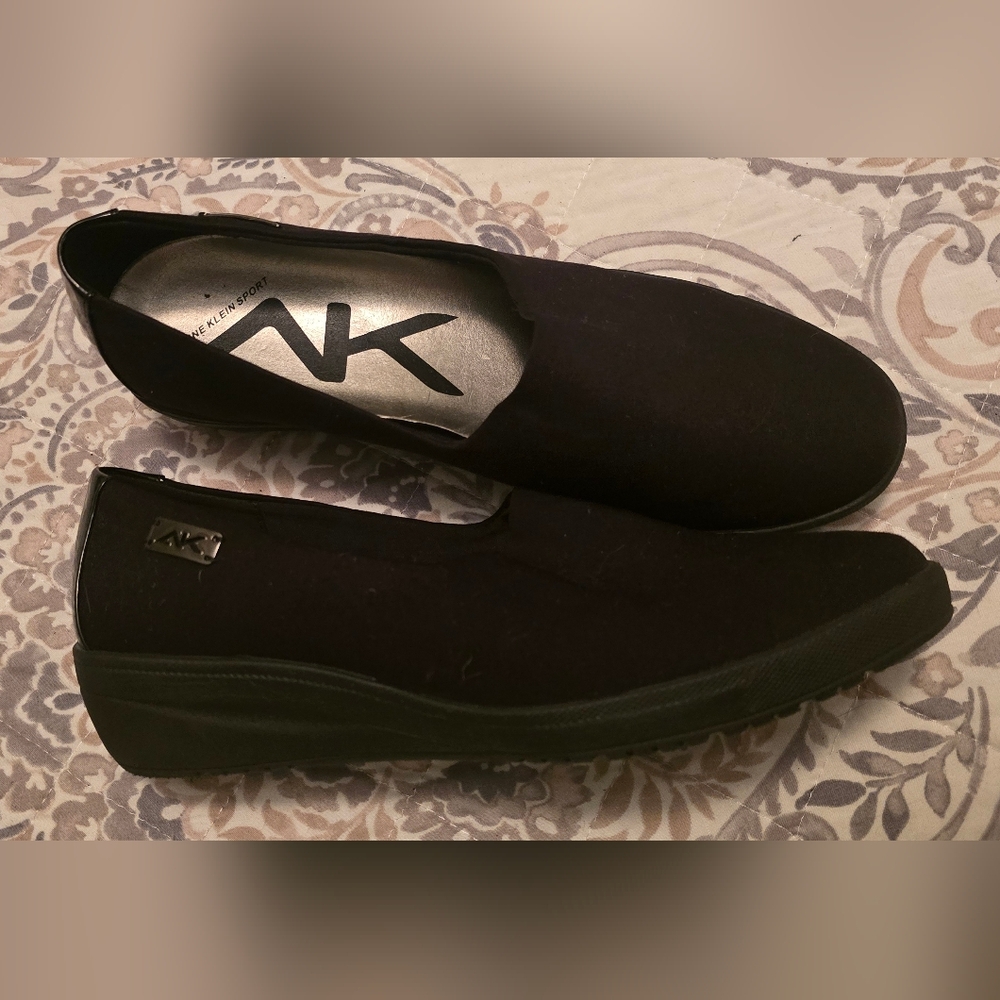 Gorgeous Ann Klein Wedge Slip On Stylish Dress Shoe Ladies Size 8.5M